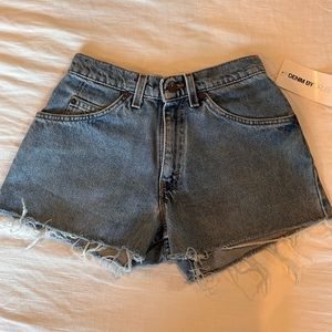 Levi’s 562 Vintage Shorts - Size: 26